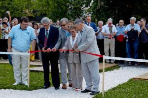 7 августа 2017 года возле Института цитологии и генетики торжественно открыли памятник академику Дмитрию Беляеву