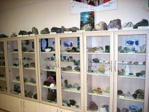 За годы экспедиций ребятами собрана неплохая коллекция минералов. Немалая часть экспонатов –  подарок от профессиональных геологов