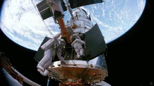 Ремонт экипажами шаттлов космического телескопа на орбите или восстановление работоспособности орбитальной станции – сверхсложные операции