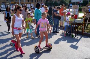 На время фестиваля площадь Пименова заполнили различные транспортные средства