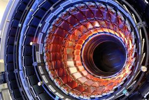 В 2012 году в ЦЕРН был обнаружен знаменитый бозон Хиггса – элементарная частица, которая стала последним недостающим звеном Стандартной модели