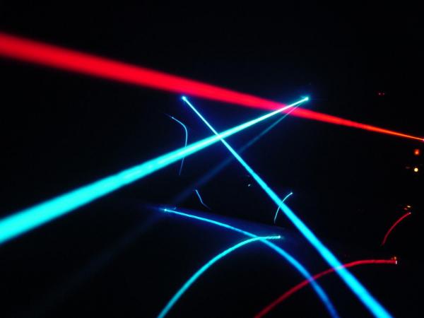 Новосибирские ученые начали разработку нового типа лазеров 
