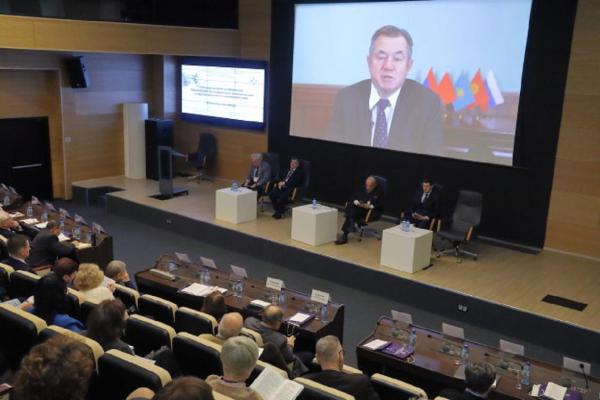 Перспективы «азиатского разворота» в развитии России обсуждают в Новосибирске эксперты из разных стран