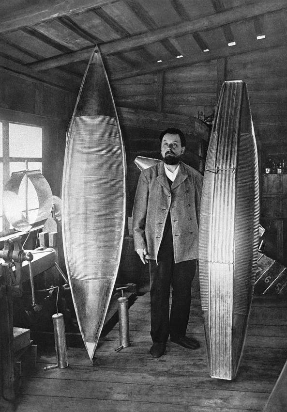 120 лет назад Константин Циолковский вывел формулу определения скорости летательного аппарата с ракетным двигателем