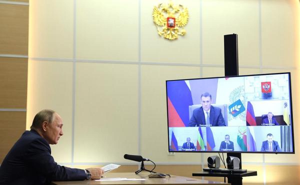 Президент Владимир Путин провел совещание о ходе сезонных полевых работ