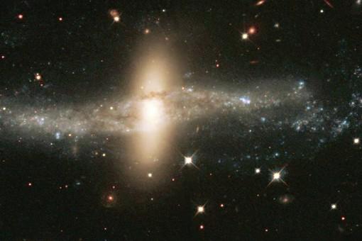 Галактика окольцована по-темному