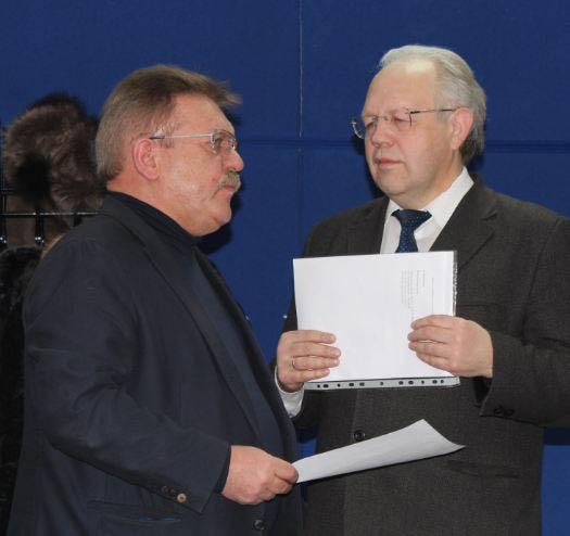 заместитель генерального директора «НИИЭП» Валерий Эдвабник и депутат  Александр Люлько (справа).
