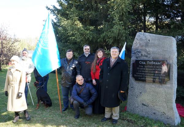 9 мая коллектив ФИЦ «ИЦиГ СО РАН» открыл памятный камень, посвящённый ветеранам Великой Отечественной войны 