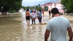 Из-за проливных дождей на реке Адагум, протекающей прямо через Крымск, случился катастрофический паводок, из-за которого по официальным данным погибло более 170 человек