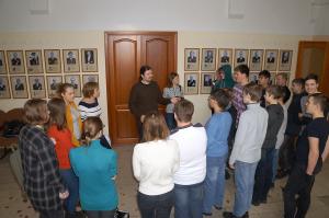 Большинство экскурсий начинались здесь – у выставочной экспозиции, посвященной истории ФИЦ «ИЦиГ СО РАН» на втором этаже