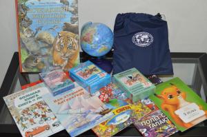 Члены РГО пополнили библиотеку Дорогинского детского дома яркими изданиями