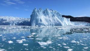 Физик Джон Тиндалл (John Tyndall), внимательно разобрав гипотезы относительно возникновения ледников, указал на то, что исследователи допускают серьезную ошибку, напрямую увязывая данное явление со снижением температуры