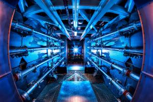 Один из самых мощных импульсных лазеров в мире в Национальном комплексе лазерных термоядерных реакций, США