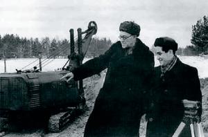 М.А. Лаврентьев и П.П. Белинский у котлована будущего здания Института гидродинамики. Осень 1957 г.