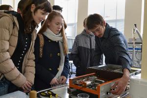 Science-квест по НГУ и институтам СО РАН устроили в рамках фестиваля науки для команд школьников