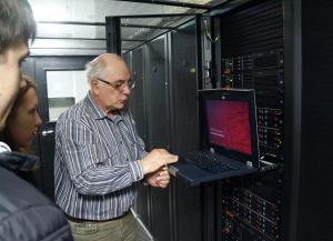 Сибирский суперкомпьютер состоит из нескольких кластеров с суммарной вычислительной мощностью 115 Тфлопс и 32 Тбайтами пространства для хранения данных