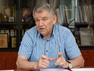 Председатель СО РАН академик Валентин Пармон оценивает итоги конкурса "стомиллионников"