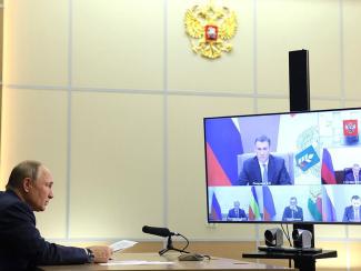 Президент Владимир Путин провел совещание о ходе сезонных полевых работ