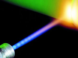 Ученые Института автоматики и электрометрии СО РАН создали технологию лазерной обработки, которая позволяет наносить мельчайшие шкалы и сетки на стеклянные изделия при минимальном участии оператора