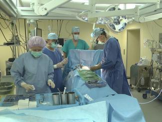 Хирурги Биомедицинского центра имени Е.Н. Мешалкина применили новую малотравматичную технологию лечения ишемии сердца